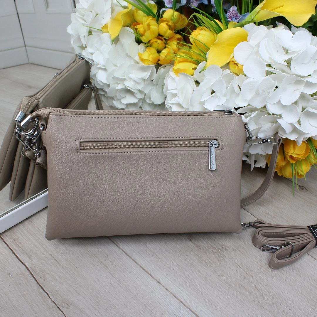 Жіноча сумка беж крос-боді з великим відділенням для літніх подорожей